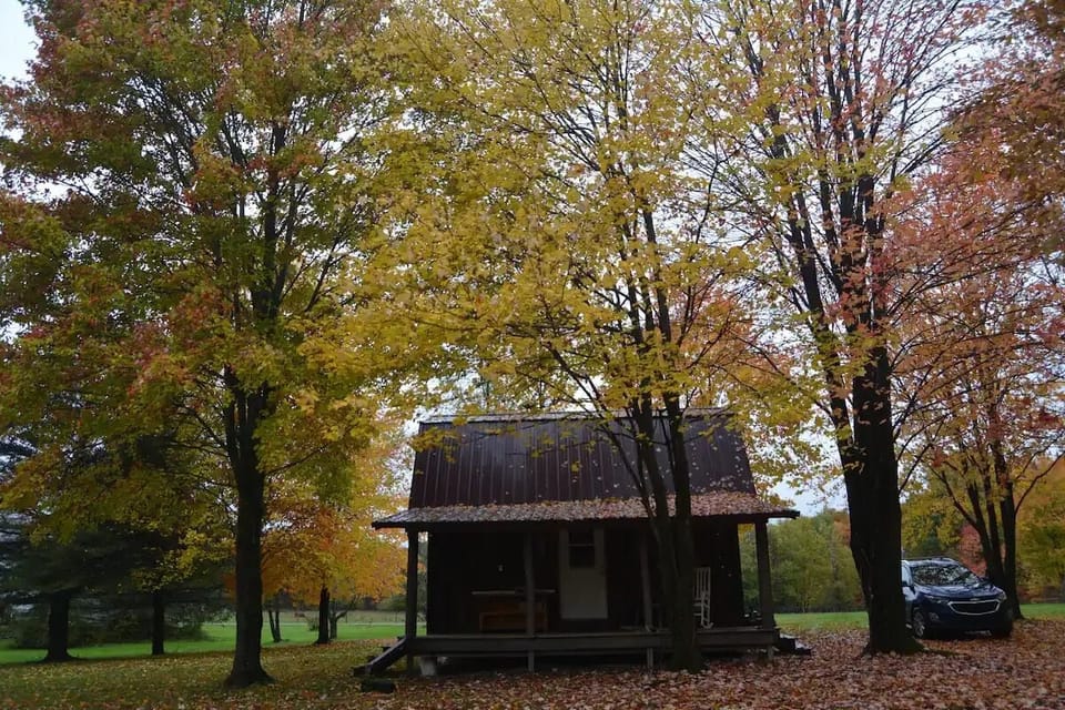 Pull up right outside the cabin with 3 steps onto the porch.
