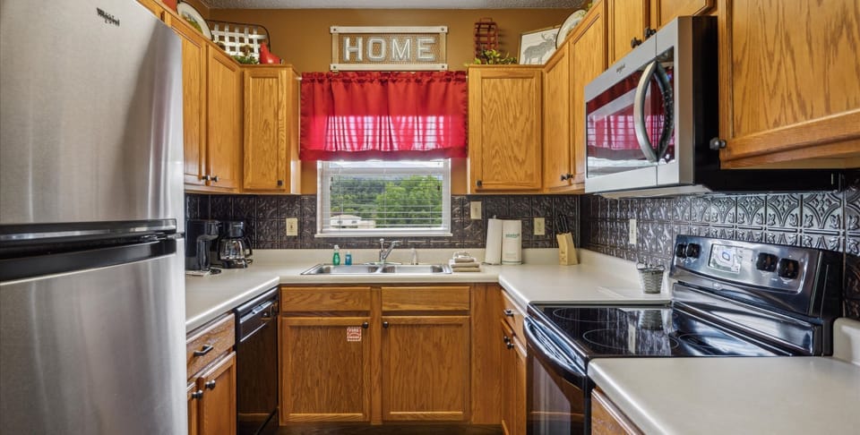 Two Bedroom Condo Pigeon Forge Sleeps 6 on the River Cedar Lodge