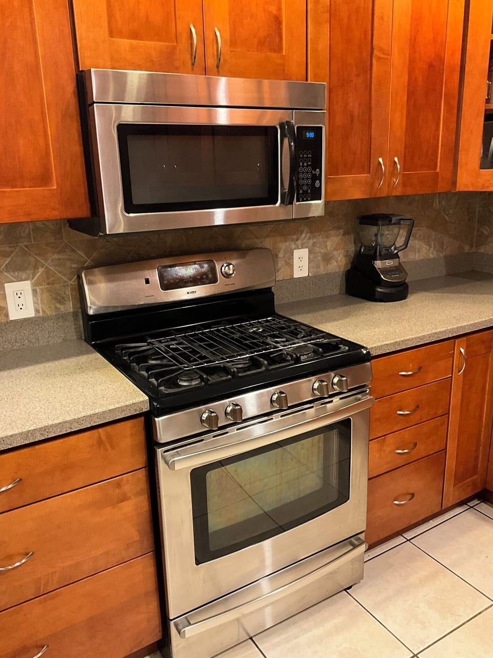 Gas range & Microwave