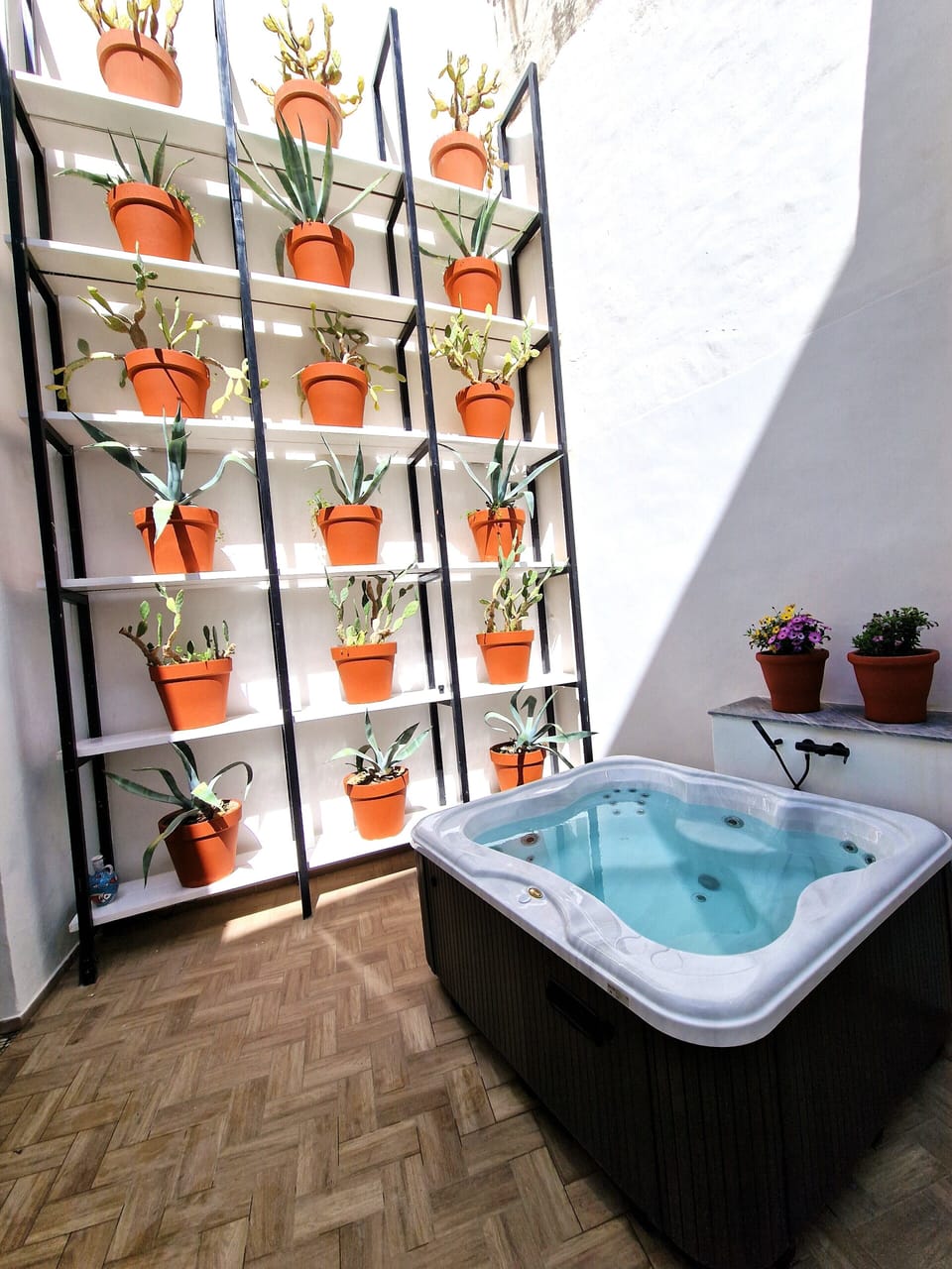 Indoor spa tub