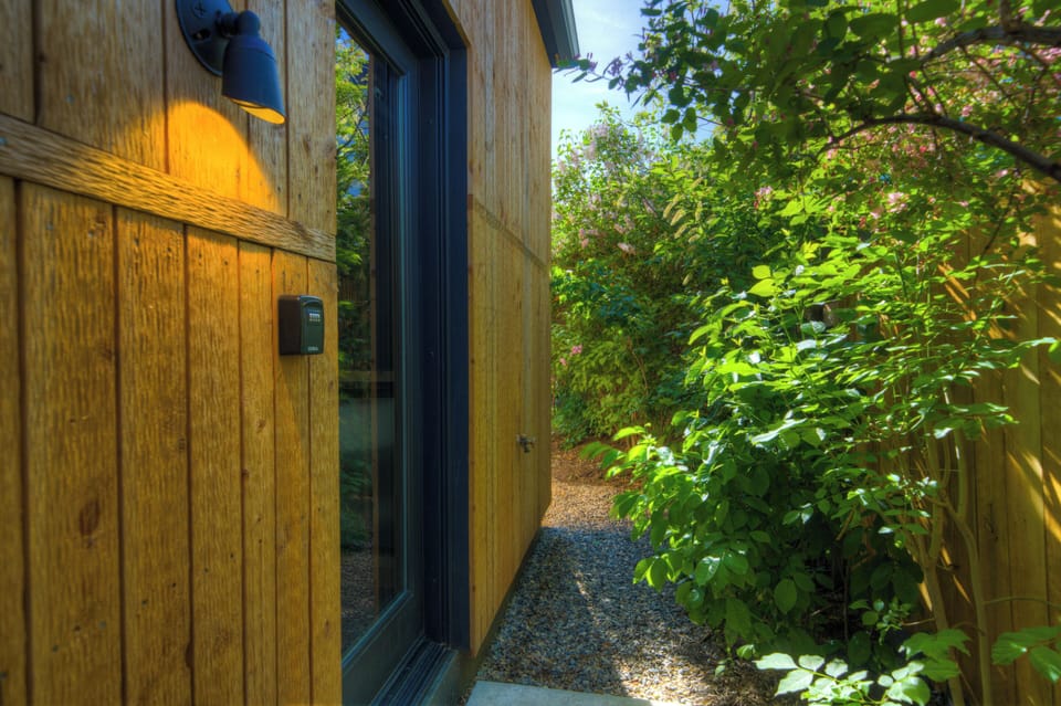 Exterior: private entrance