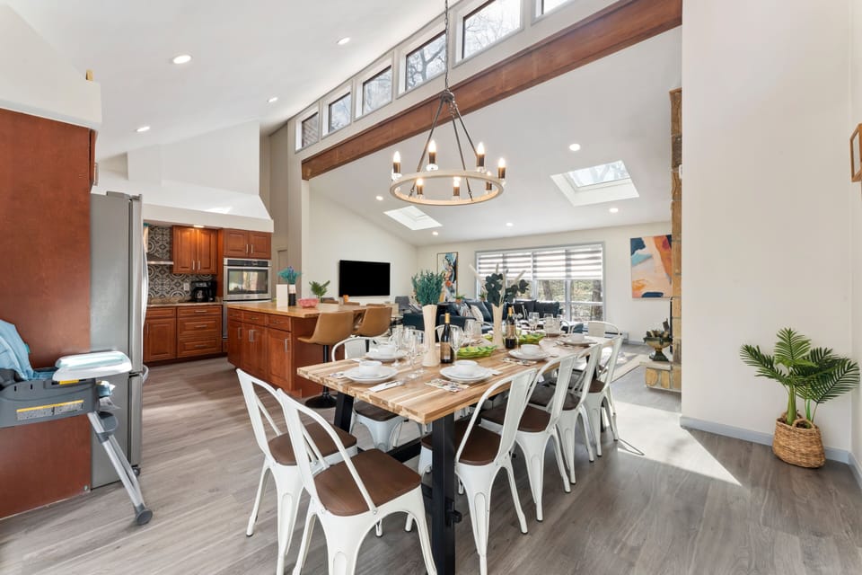 Dining Room, Dining Table, Furniture, Indoors, Table