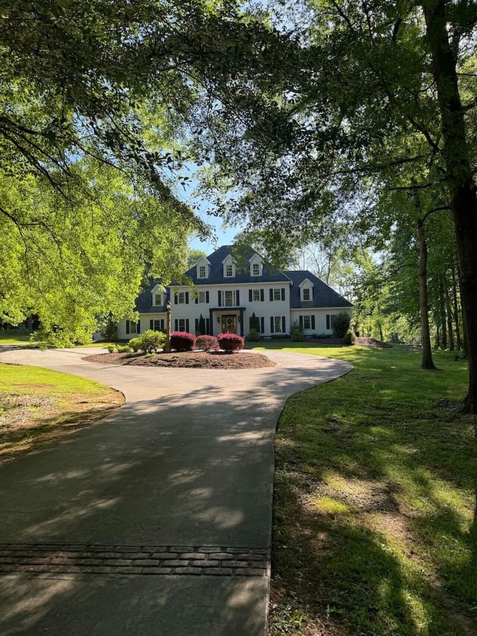 Pine Hill Estate w/ Three Apartment-style Rooms House in Griffin