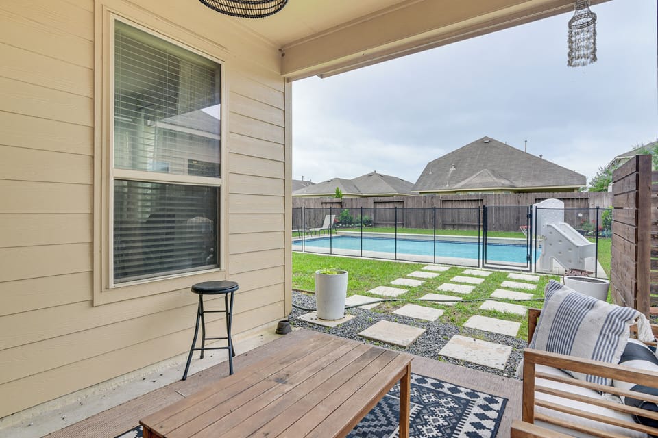 Covered Patio w/ Furniture