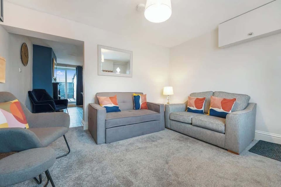 Spacious living room equipped with a SMART TV with Netflix and plenty  of space to sit down and relax. 