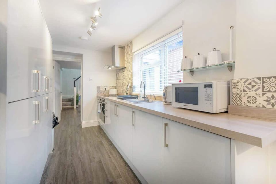Kitchen equipped with all essentials, including a washer & dryer, oven, fridge and full cookware set. Also, the kitchen benefits from another 4-seater dining table. 