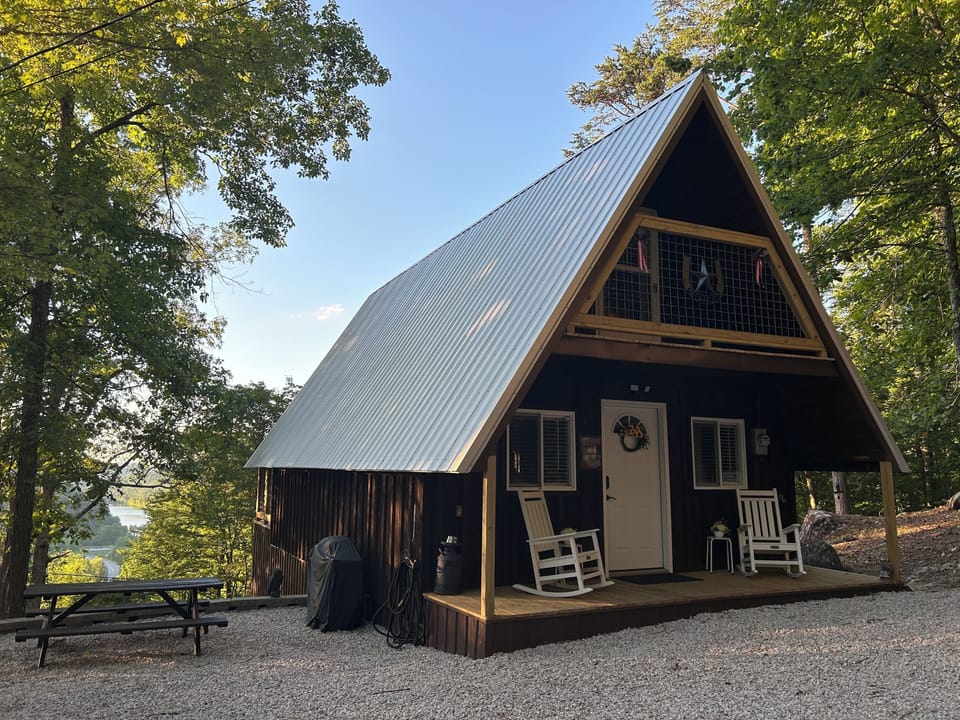 Cherokee cabin with lake view in summer