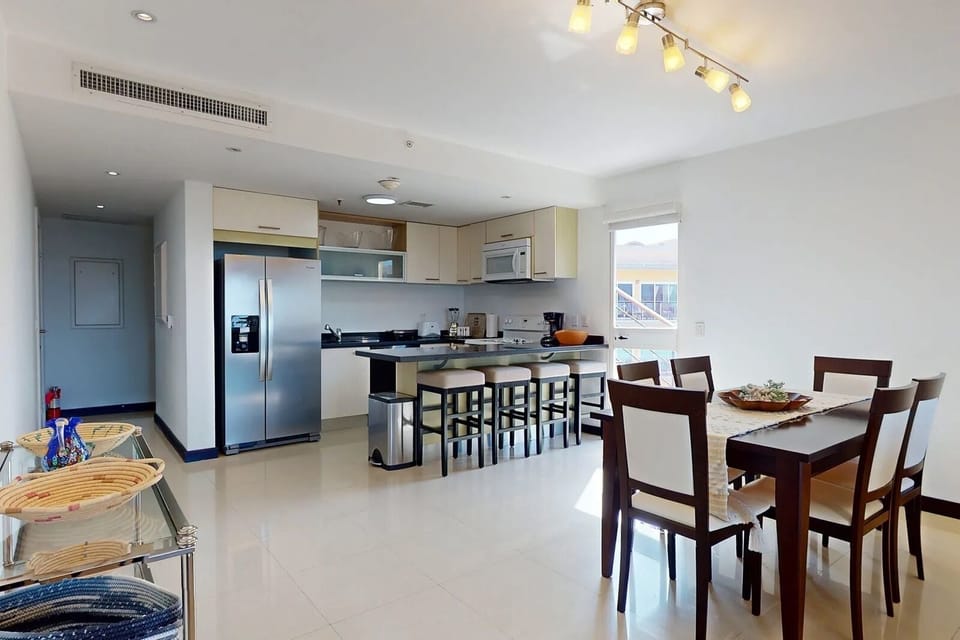 Plenty to room for cooking and dining at home