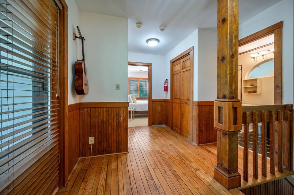 Landing with access to Upper Porch