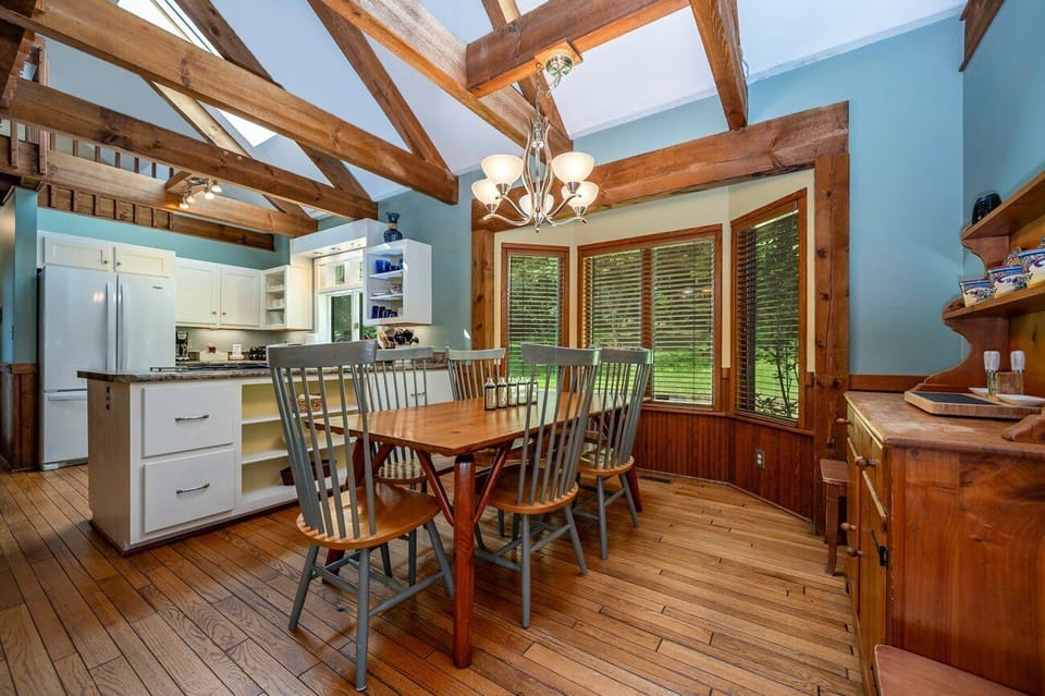 Dining Area with Table for 6