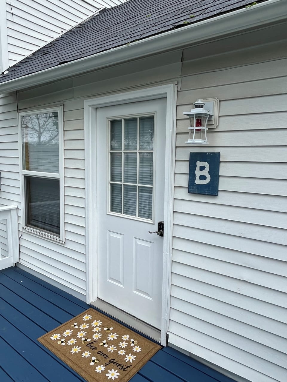 Private entrance to Suite B