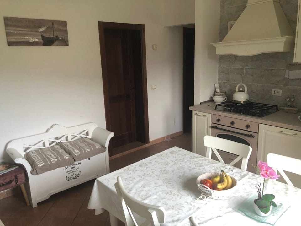 Extra seating in the kitchen for relaxing evenings by the TV or using the internet 