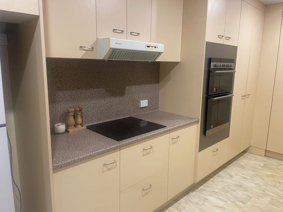 STOVE AND OVEN