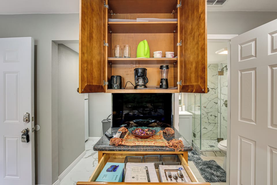 Kitchen Appliances/Utensils