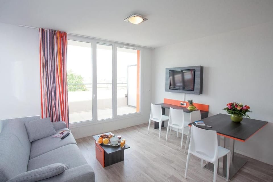 Living area and dining table