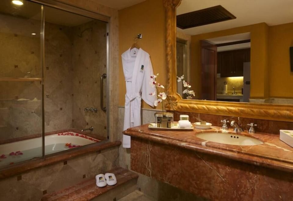 Playa Grande, cabo san lucas, bathroom