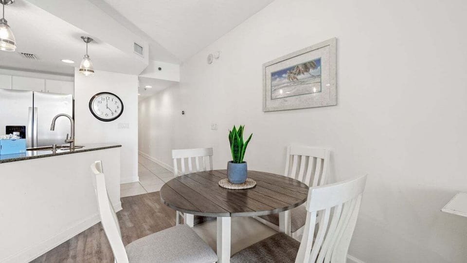 Dinette table with seating for 4