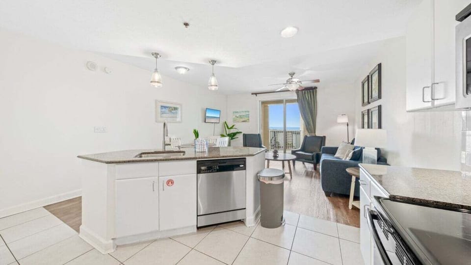Open floor plan - kitchen/living room