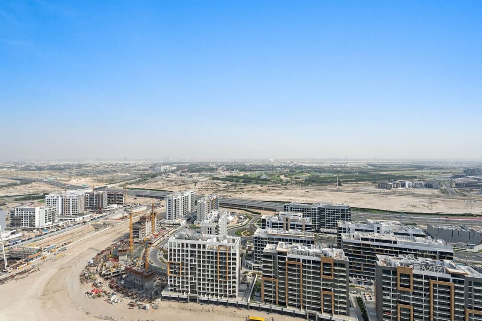 Stunning Views: Breathtaking panoramas of Dubai's skyline and vibrant landscape await you!