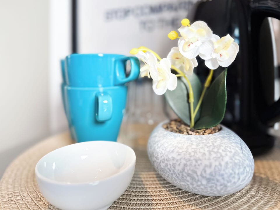 #SofiaSharedCharm
#CityscapeTerraceViews
#PastelRetreatSofia
#SharedLuxuryLiving
#CozyCommunalExperience