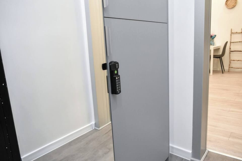 Keep your belongings secure and organized with the conveniently placed wardrobe and locker. Whether you’re staying for a short or extended trip, you’ll appreciate the ample storage space for your clothes and personal items. This functional area ensures you can unpack and settle in with ease, making your stay more comfortable.