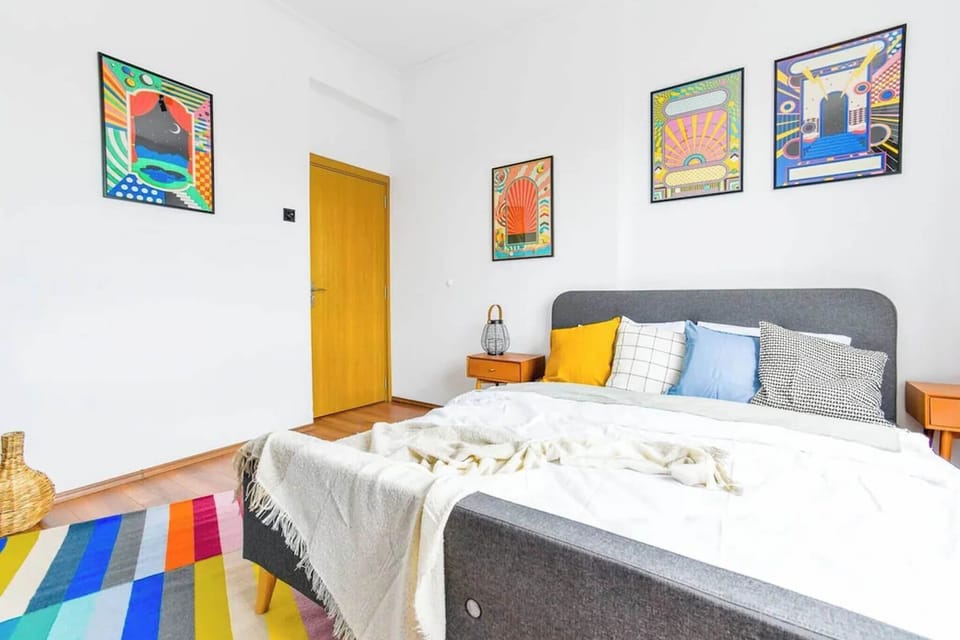 Central Sofia | Metro to Airport | Fast Wi-Fi | King bed | Park view | Self check-in