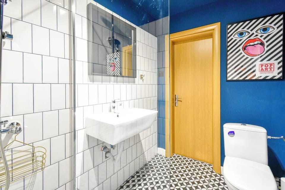 Central Sofia | Metro to Airport | Fast Wi-Fi | King bed | Park view | Self check-in