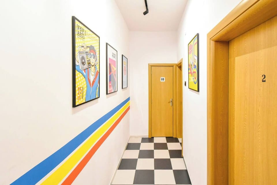 Central Sofia | Metro to Airport | Fast Wi-Fi | King bed | Park view | Self check-in