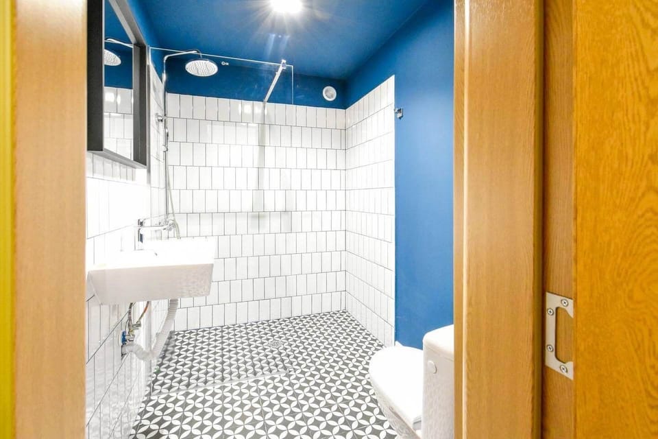 3 Rooms Together · Budget Central Stay