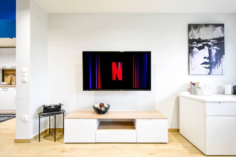 Experience the perfect blend of luxury and comfort in our living room. Chill out with Netflix or Amazon Prime shows or gather for a chat. Questions? Just send us a message!