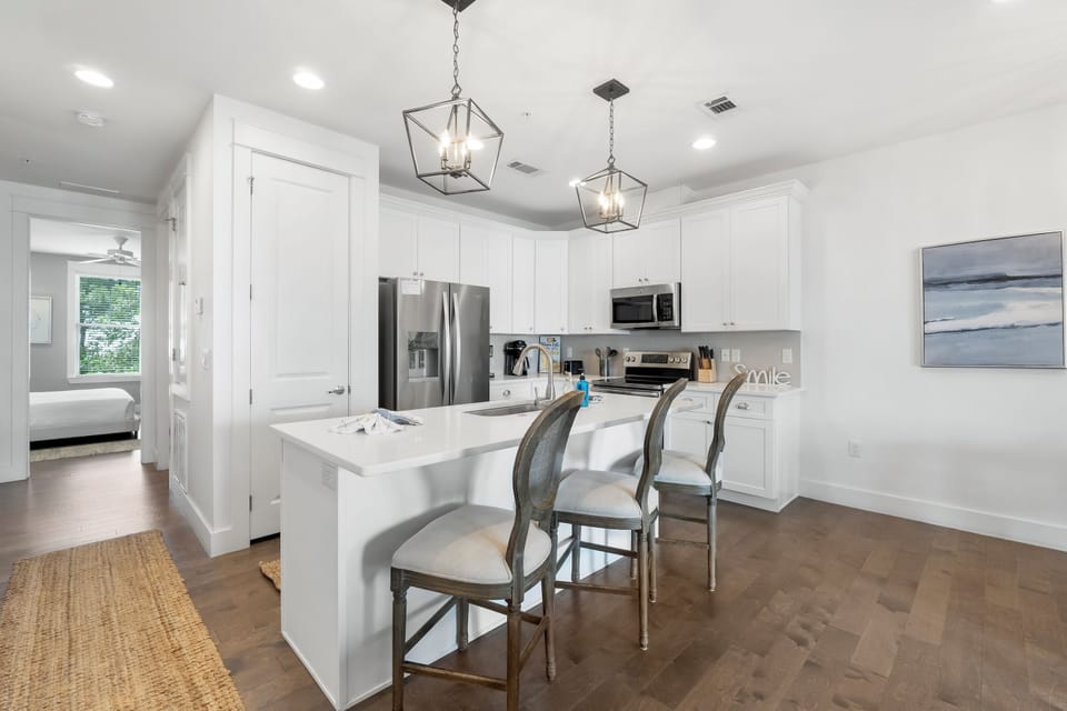 Kitchen with Breakfast Bar