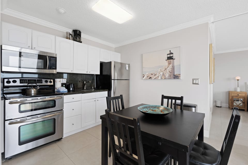 Fully equipped kitchen for easy vacation meals.