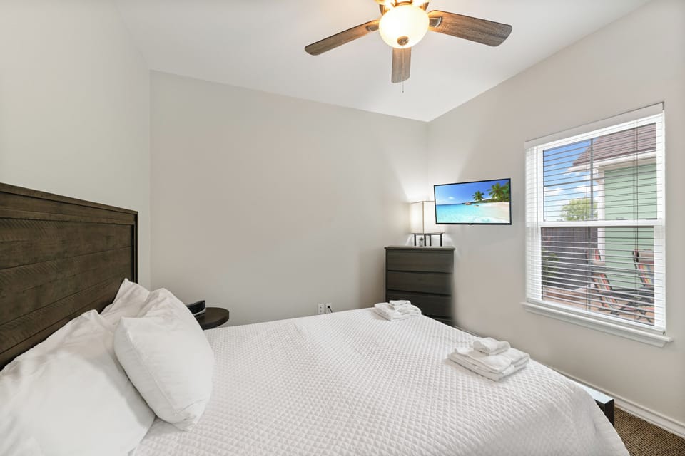 Drift into peaceful slumber in your guest bedroom, where crisp linens and a queen size bed await.