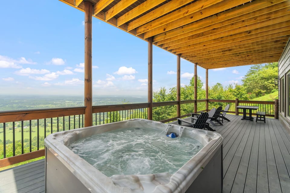 Lower Level Deck (Hot Tub)