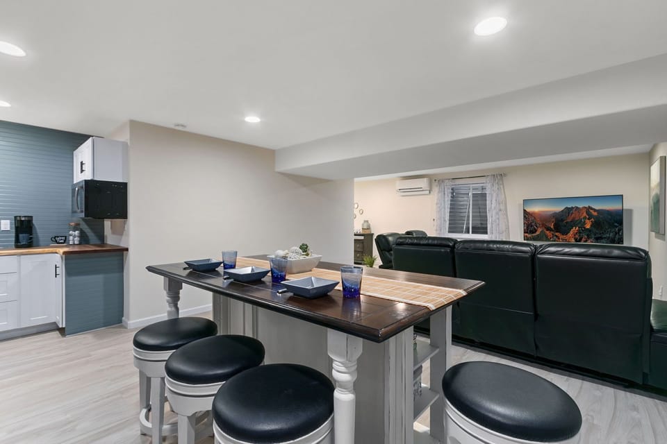 Kitchen Island | Bar seating for 4!