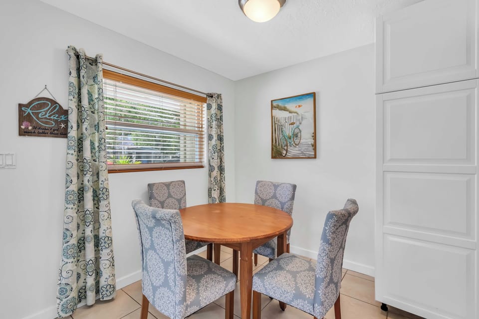 The breakfast area... or the puzzle tables :) 