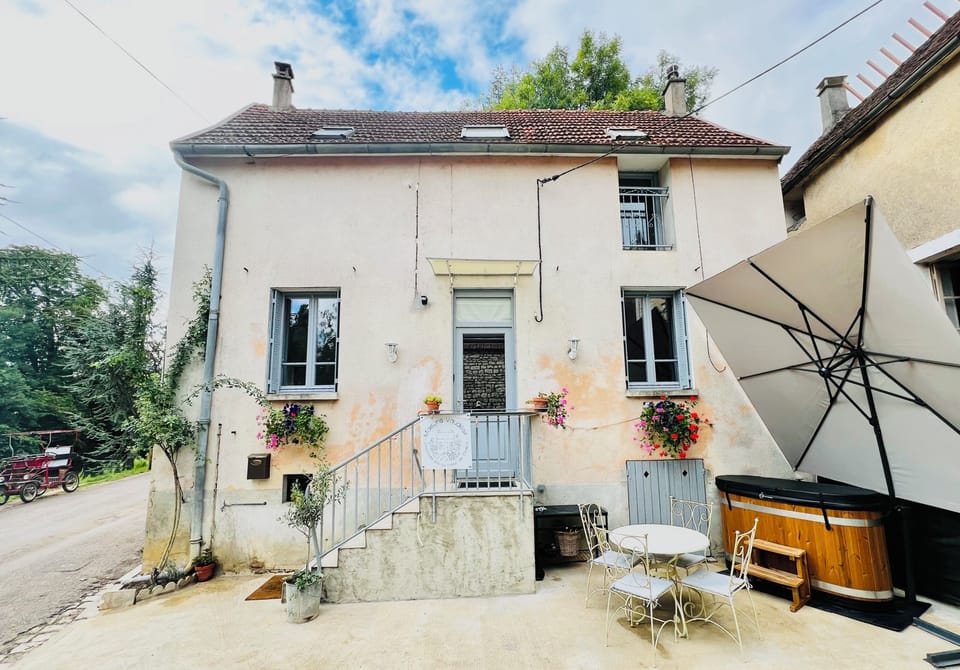 Maisonsvaudesir exterior front