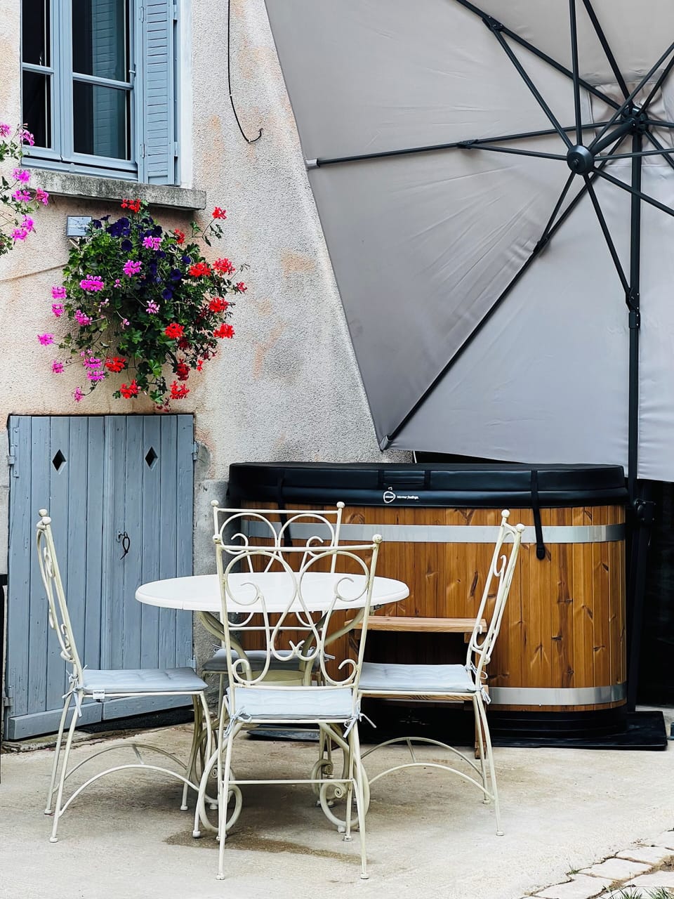 Maisonsvaudesir hottub
