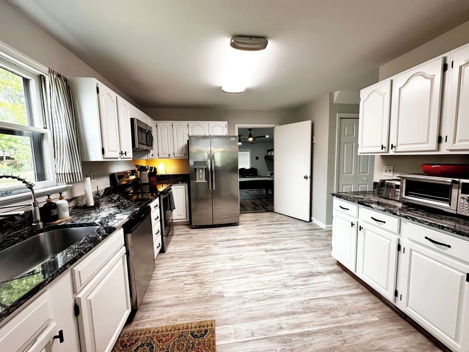 Fully Equipped Kitchen - Granite Counter Tops & Stainless Steel Appliances