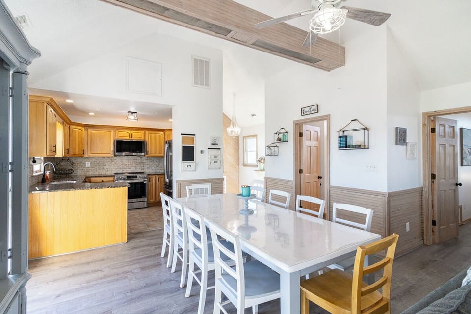 Top Level Dining Area
