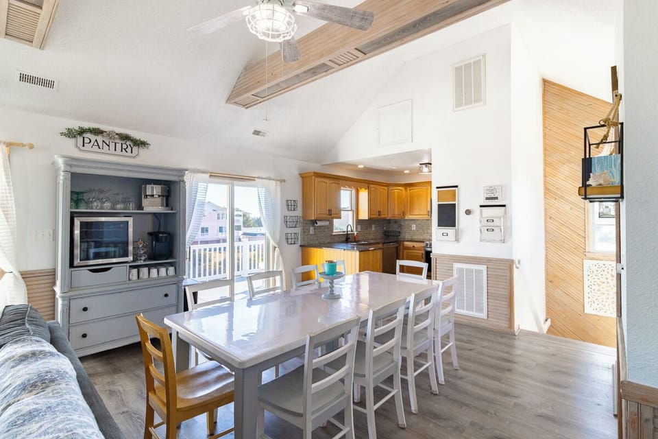 Top Level Dining Area