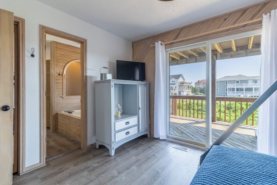 Mid Level Pyramid Bunk Bedroom