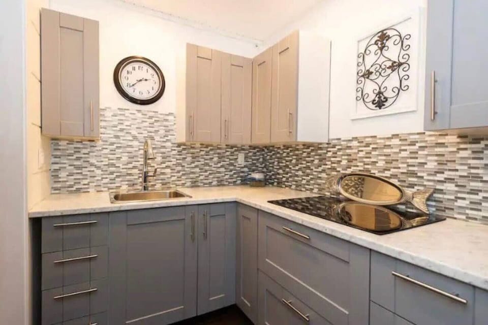 Kitchen 2 (Lower Level)