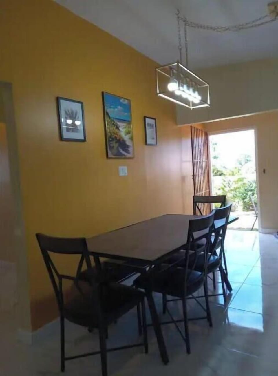 Dining area with Modern Table