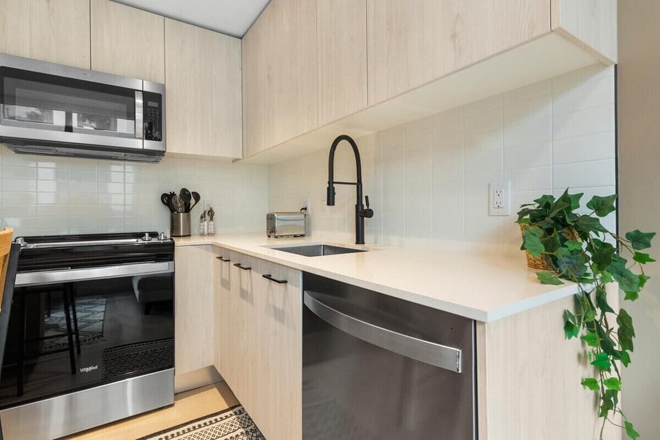 Full kitchen