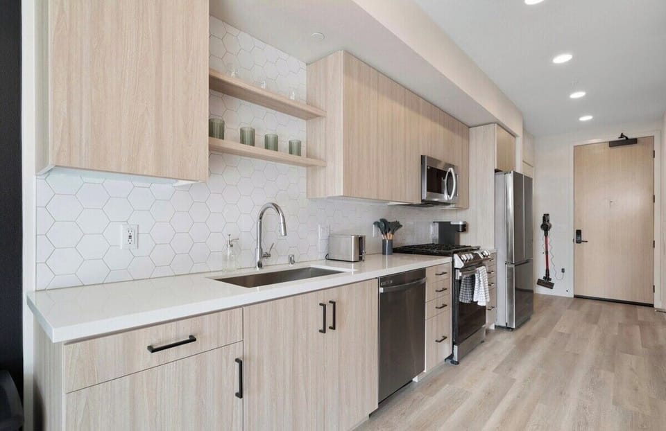 Full kitchen