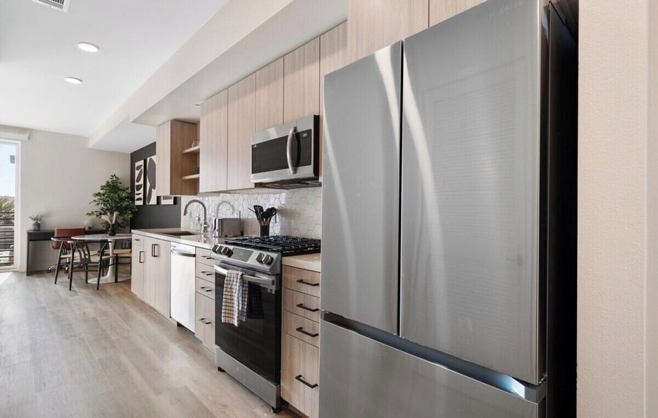 Full kitchen