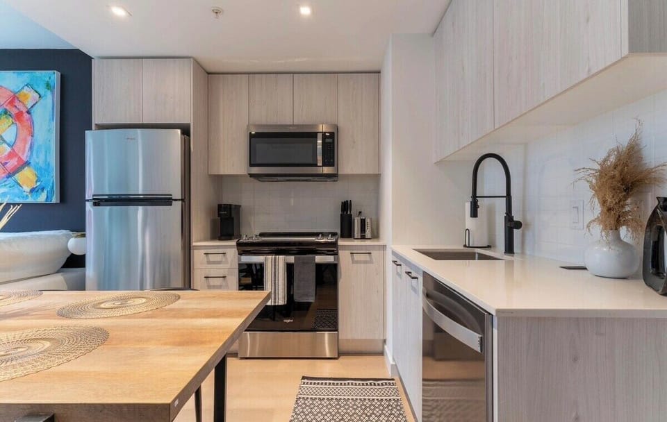 Kitchen & dining area
