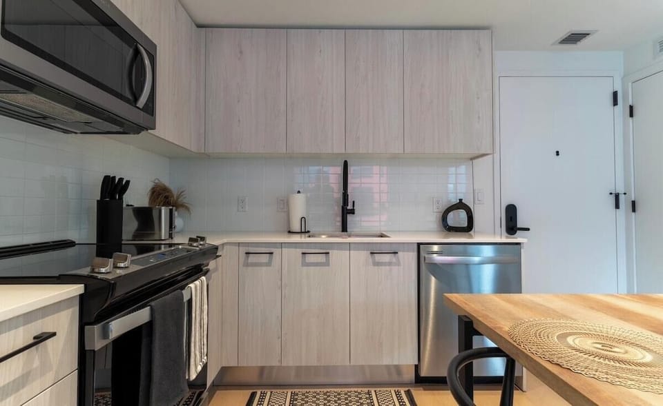 Full kitchen