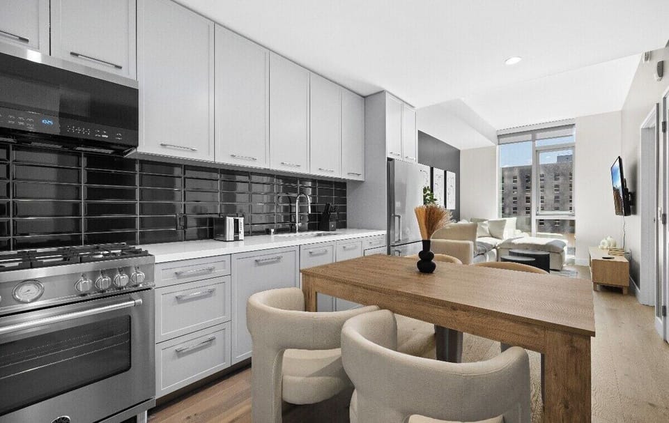 Kitchen & Dining Area
